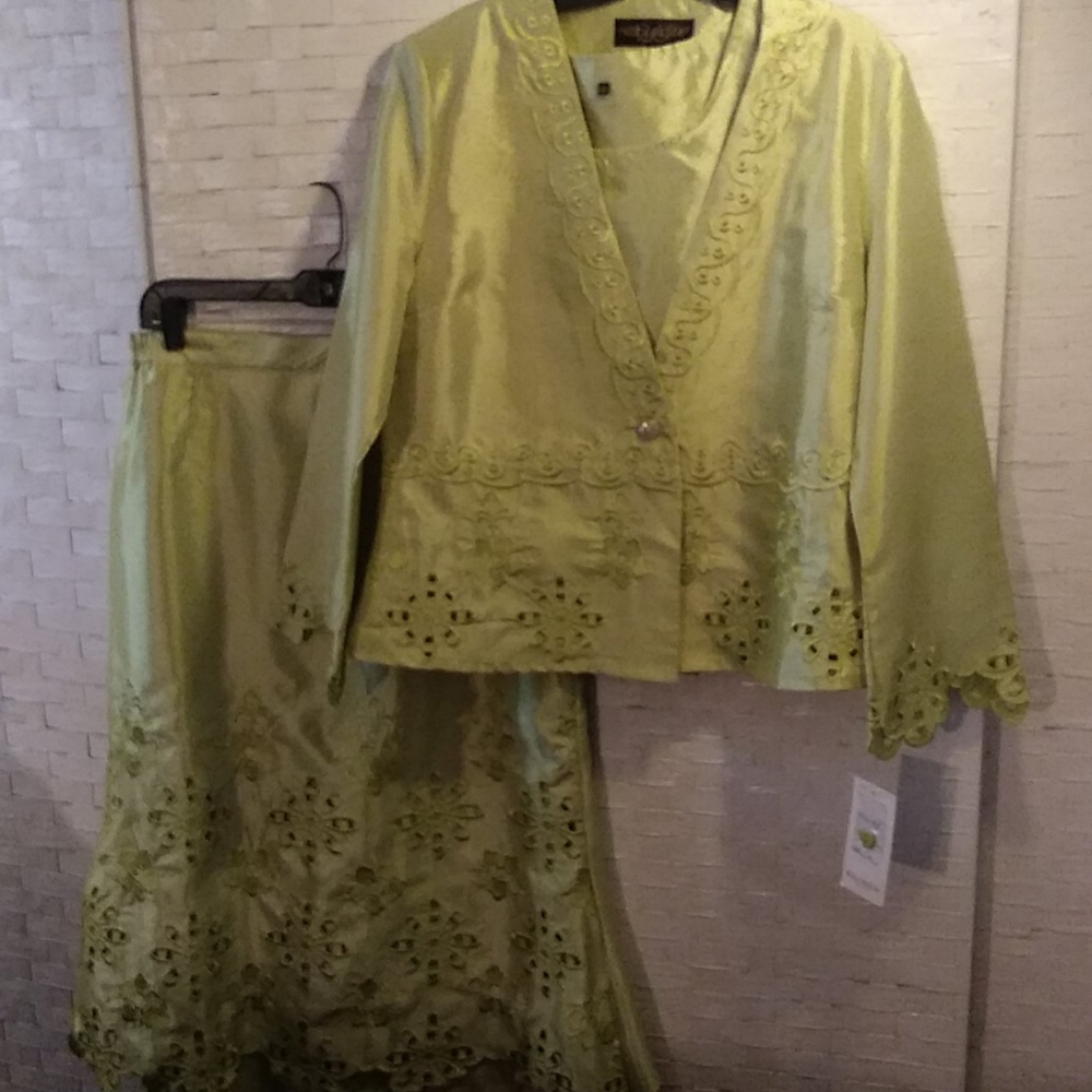 Plus size 3 piece suit NWT